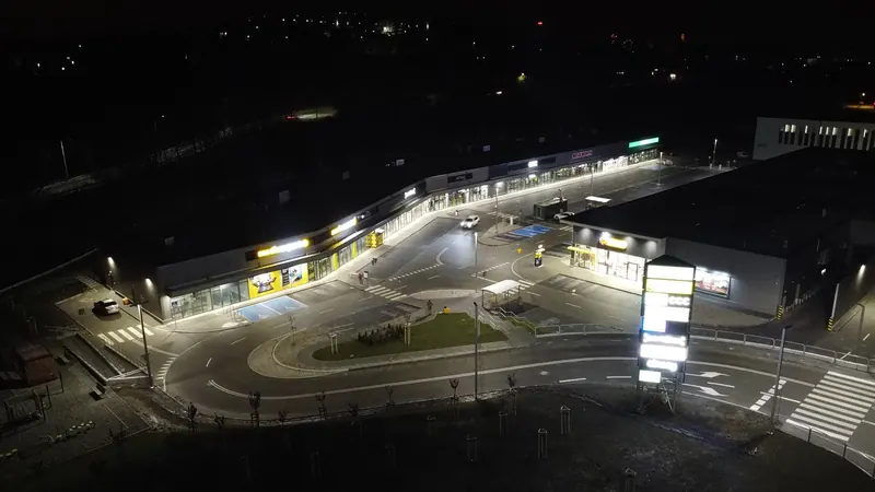Oświetlony Viva Park Cieszyn nocą
