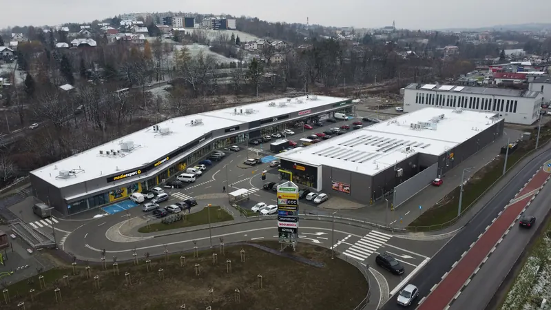 Viva Park Cieszyn z drona — widok na budynki i pylon